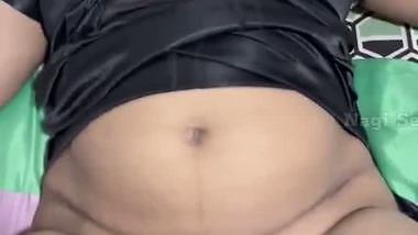 Chubby lady enjoys desi fingering by her cousin