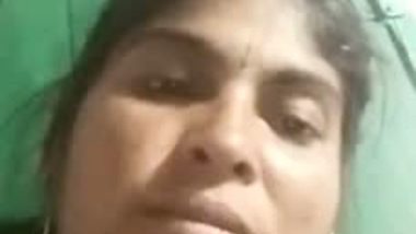 Malayali aunty showing boobs making a guy masturbate on the video call
