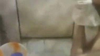 Beautiful desi girl bathing hidden spy porn