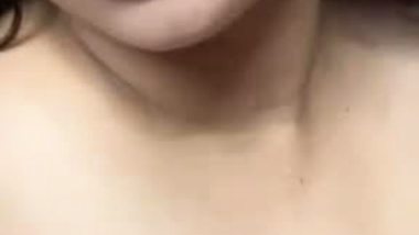 Tattooed cam girl nude pussy rubbing viral video call
