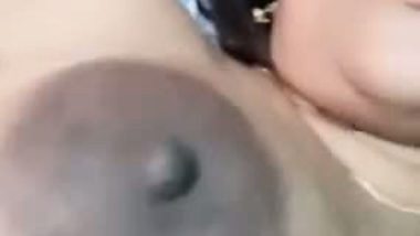 Hot wife on Chamet goes nude during paid viral cam chat