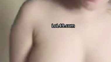 Naked aunty in apartment making video for secret lover