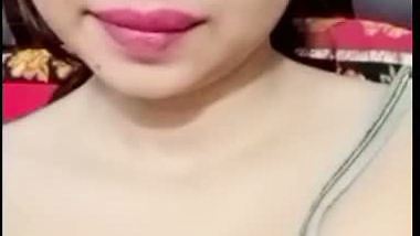 Mast maal boobs show to boyfriend in selfie video