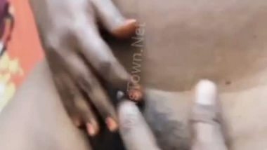 Mature Tamil wife kissing and naked body showing MMS