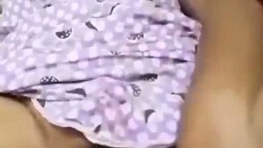 Indian girl masturbation MMS with a big cucumber