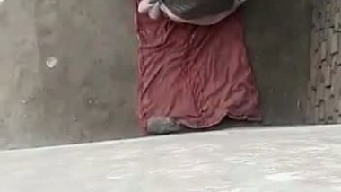 Spying Sasur fucking bahu video going viral online